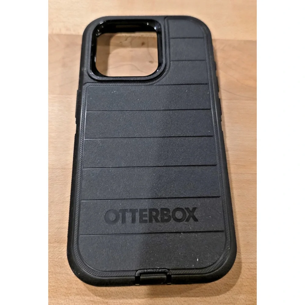 OtterBox Defender Pro Case w/ Holster for Apple iPhone 15 Pro Black Rugged Cover